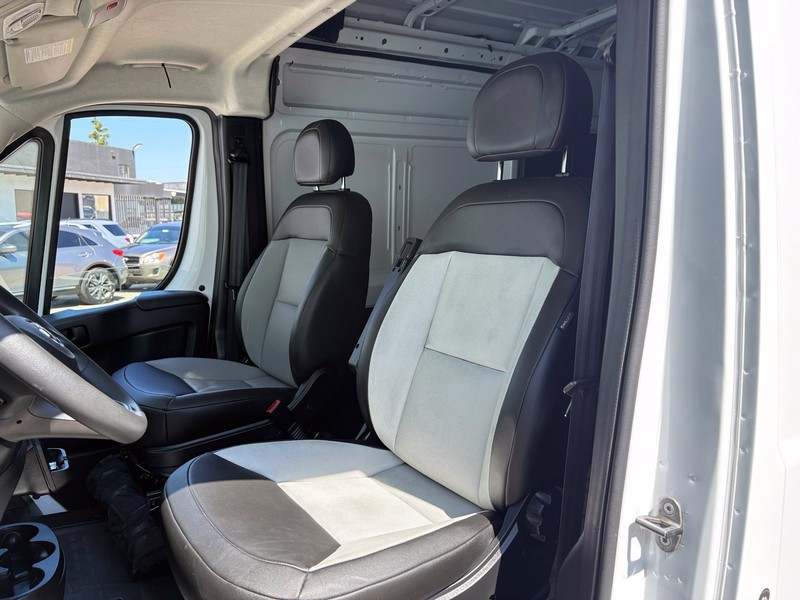 Ram ProMaster Cargo Van Vehicle Full-screen Gallery Image 16