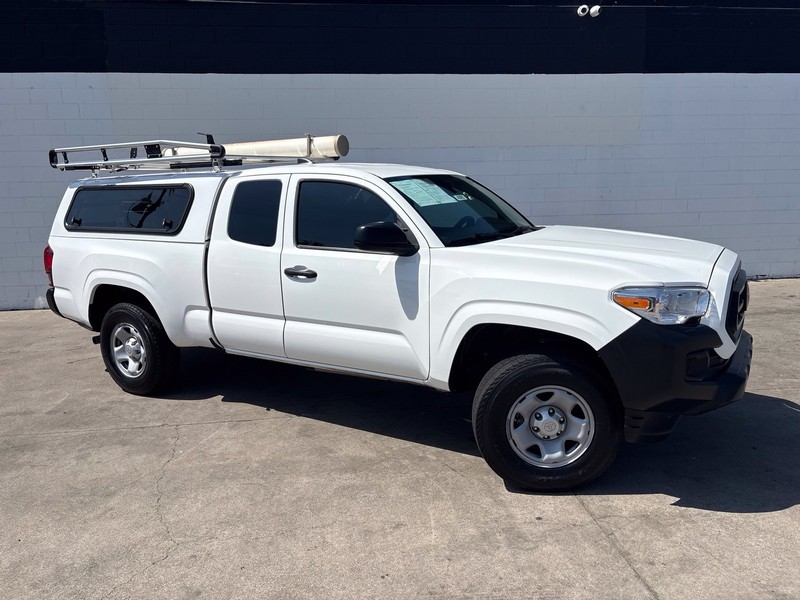Toyota Tacoma Vehicle Full-screen Gallery Image 02