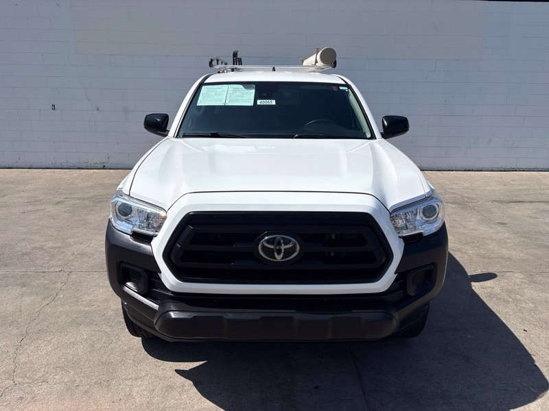 Toyota Tacoma Vehicle Full-screen Gallery Image 03