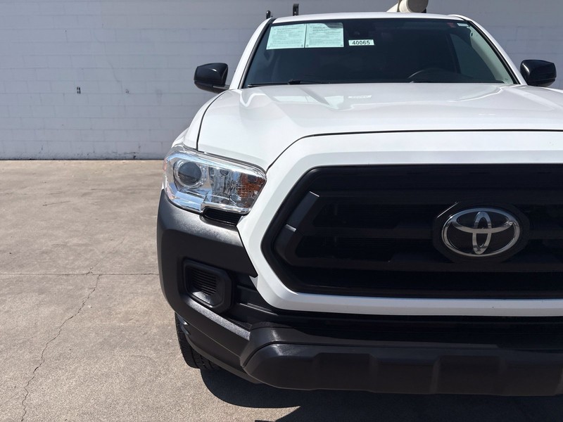 Toyota Tacoma Vehicle Full-screen Gallery Image 04