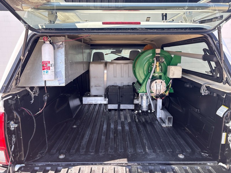 Toyota Tacoma Vehicle Full-screen Gallery Image 08
