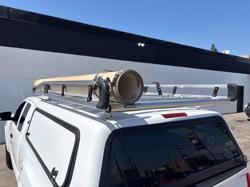 Toyota Tacoma Vehicle Full-screen Gallery Image 10