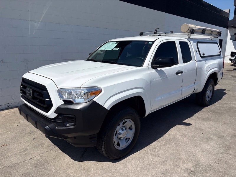Toyota Tacoma Vehicle Full-screen Gallery Image 14