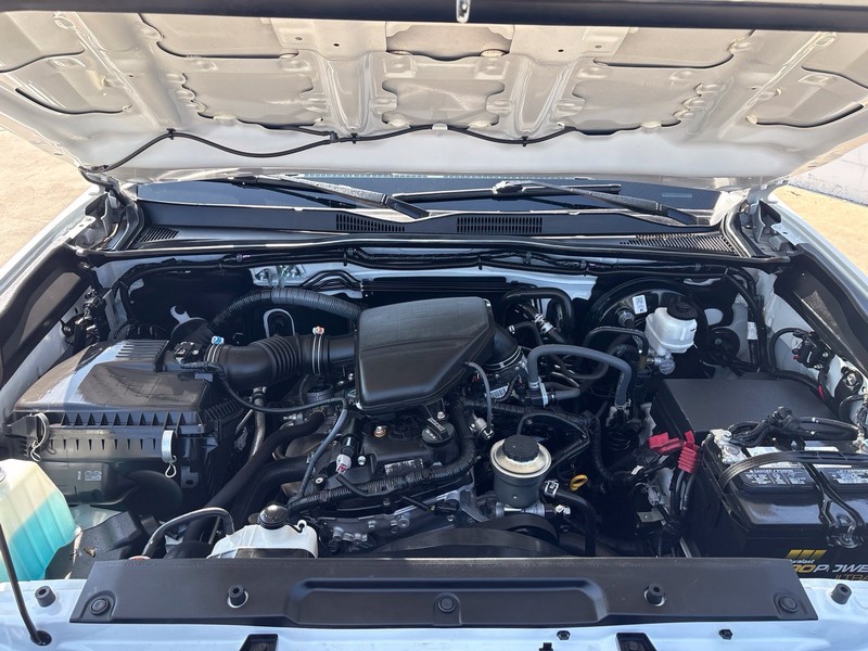 Toyota Tacoma Vehicle Full-screen Gallery Image 15