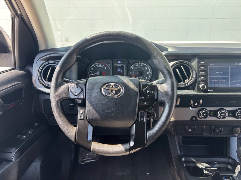 Toyota Tacoma Vehicle Full-screen Gallery Image 25
