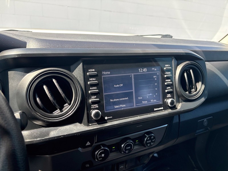 Toyota Tacoma Vehicle Full-screen Gallery Image 29