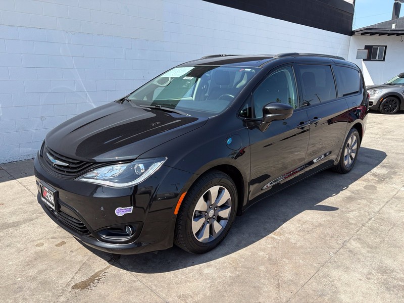 Chrysler Pacifica Vehicle Full-screen Gallery Image 11