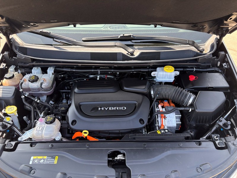 Chrysler Pacifica Vehicle Full-screen Gallery Image 12