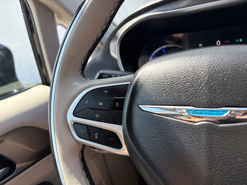 Chrysler Pacifica Vehicle Full-screen Gallery Image 26