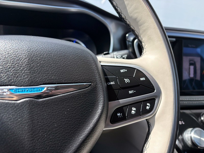 Chrysler Pacifica Vehicle Full-screen Gallery Image 27