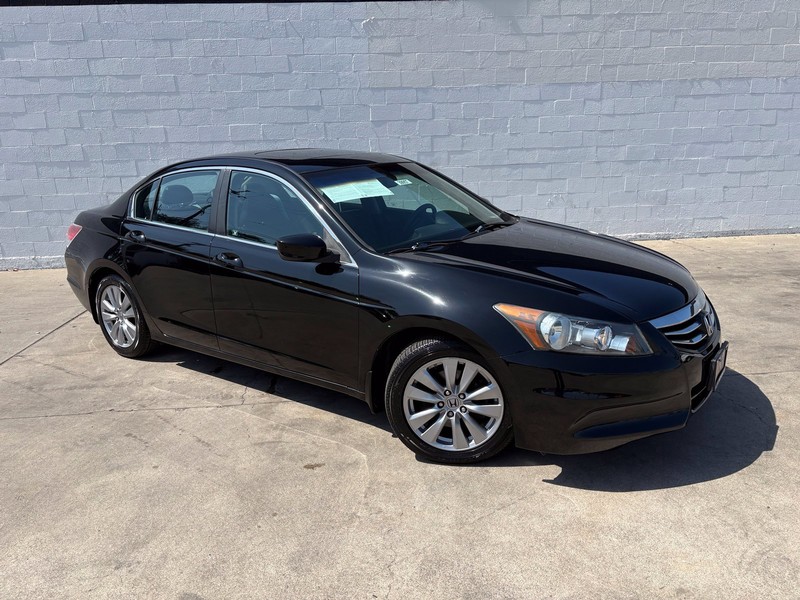 Honda Accord Sedan Vehicle Full-screen Gallery Image 01