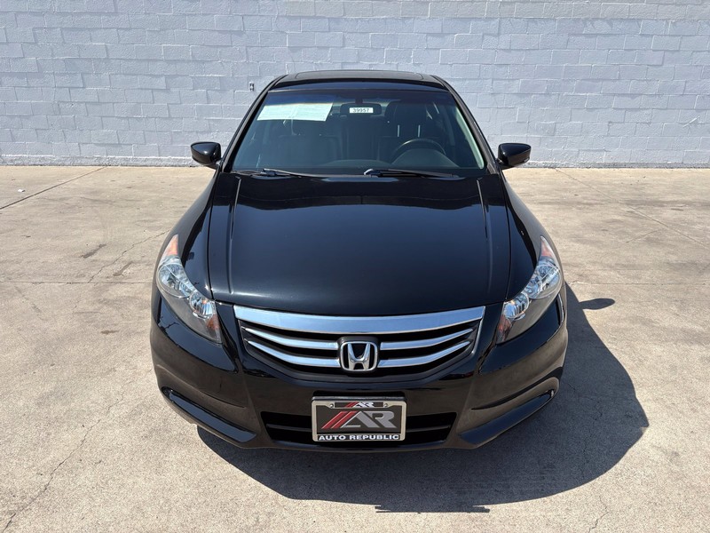 Honda Accord Sedan Vehicle Full-screen Gallery Image 02