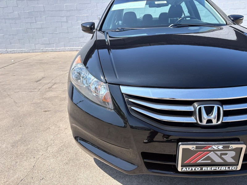 Honda Accord Sedan Vehicle Full-screen Gallery Image 03