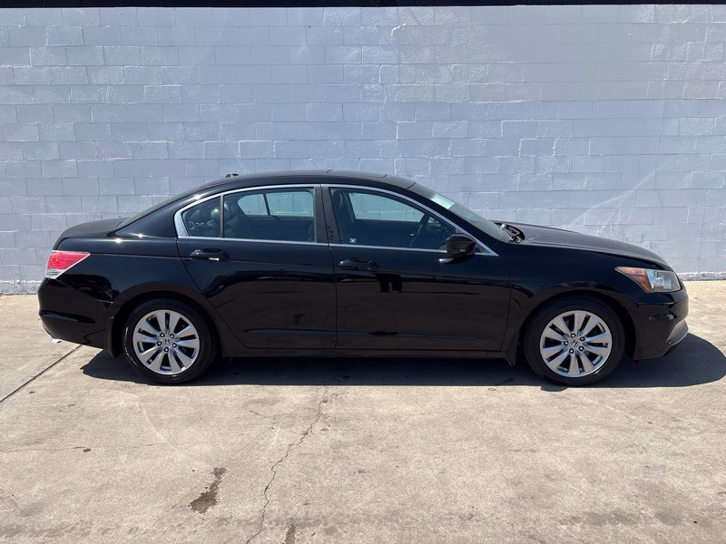 Honda Accord Sedan Vehicle Full-screen Gallery Image 04