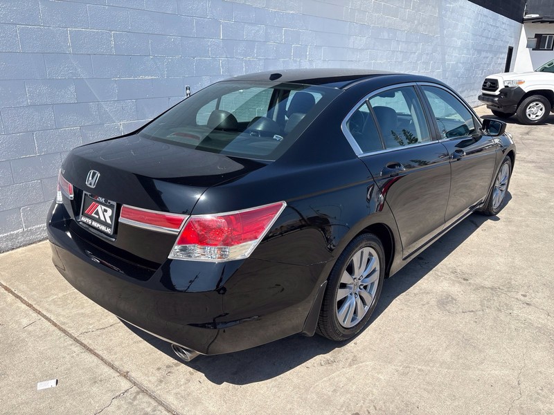 Honda Accord Sedan Vehicle Full-screen Gallery Image 05