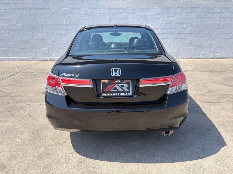 Honda Accord Sedan Vehicle Full-screen Gallery Image 06