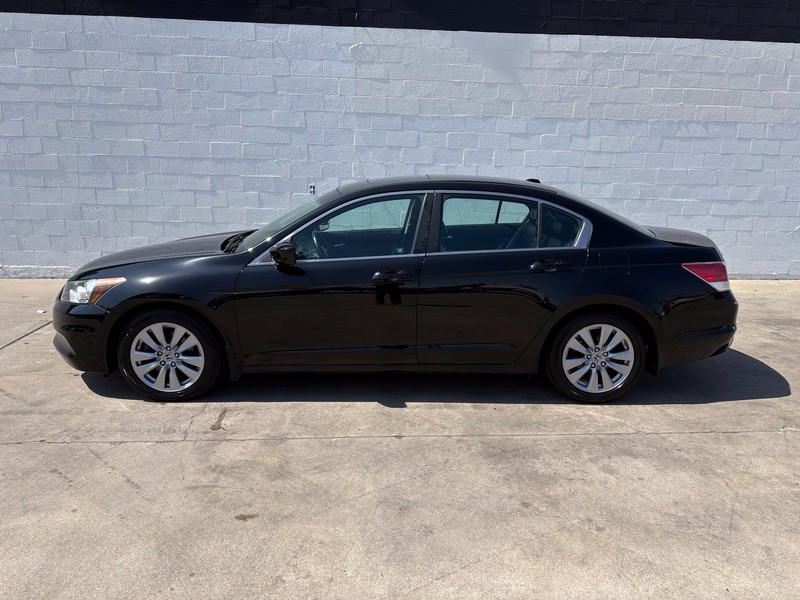 Honda Accord Sedan Vehicle Full-screen Gallery Image 10