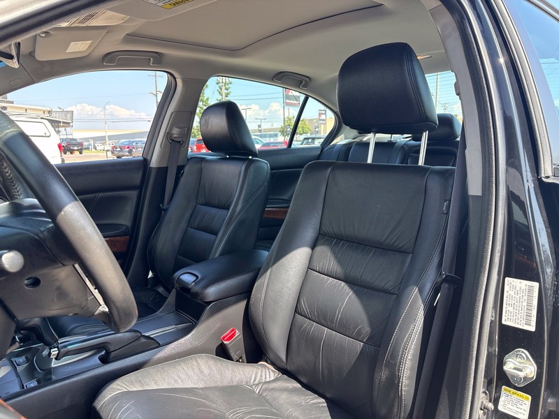 Honda Accord Sedan Vehicle Full-screen Gallery Image 15