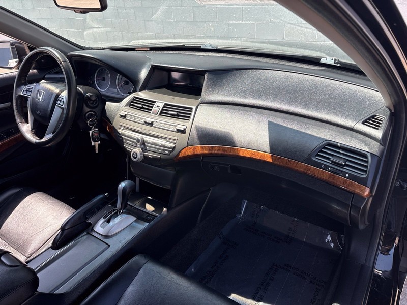 Honda Accord Sedan Vehicle Full-screen Gallery Image 17