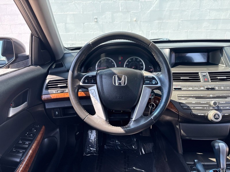 Honda Accord Sedan Vehicle Full-screen Gallery Image 22