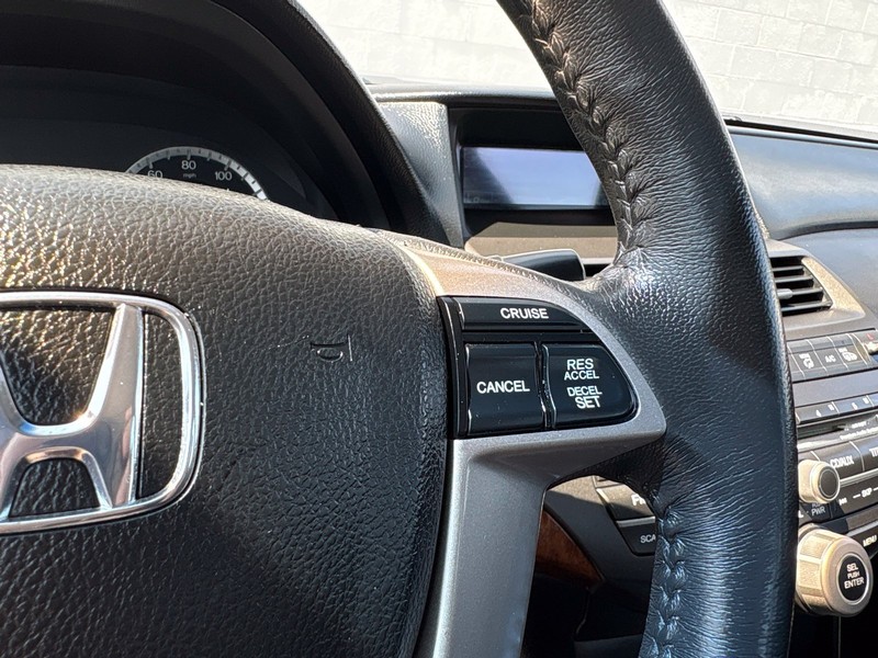 Honda Accord Sedan Vehicle Full-screen Gallery Image 24
