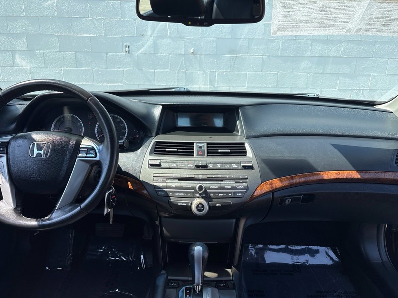 Honda Accord Sedan Vehicle Full-screen Gallery Image 25