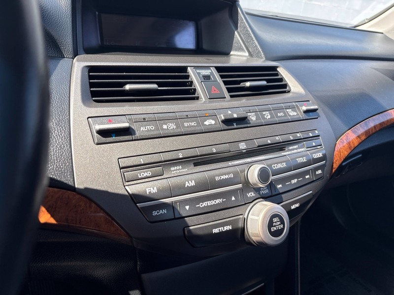 Honda Accord Sedan Vehicle Full-screen Gallery Image 27