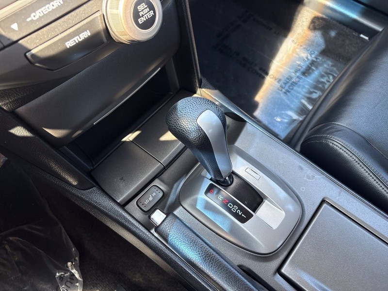 Honda Accord Sedan Vehicle Full-screen Gallery Image 28