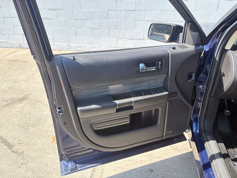 Ford Flex Vehicle Full-screen Gallery Image 14