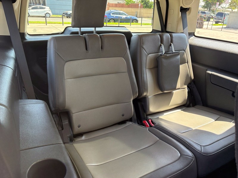 Ford Flex Vehicle Full-screen Gallery Image 21