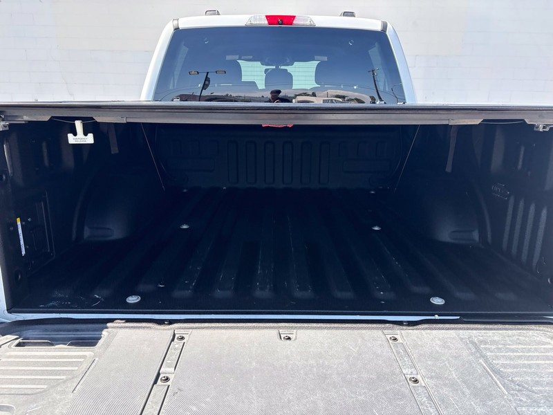 Ford F-150 Vehicle Full-screen Gallery Image 08