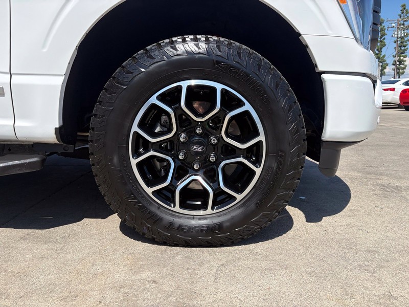 Ford F-150 Vehicle Full-screen Gallery Image 12