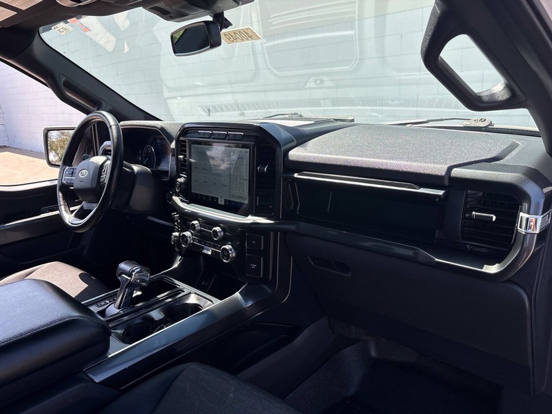 Ford F-150 Vehicle Full-screen Gallery Image 17