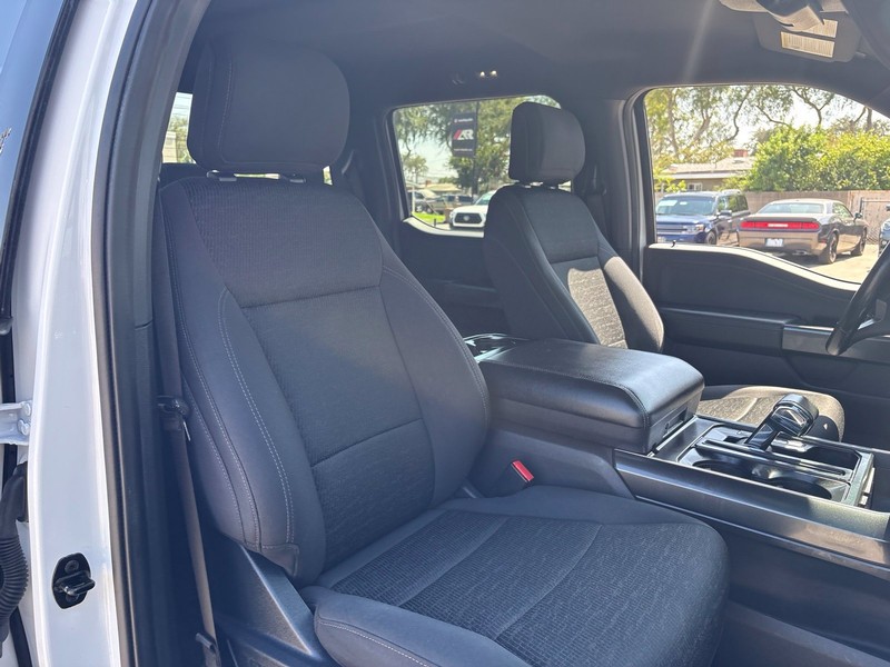 Ford F-150 Vehicle Full-screen Gallery Image 18