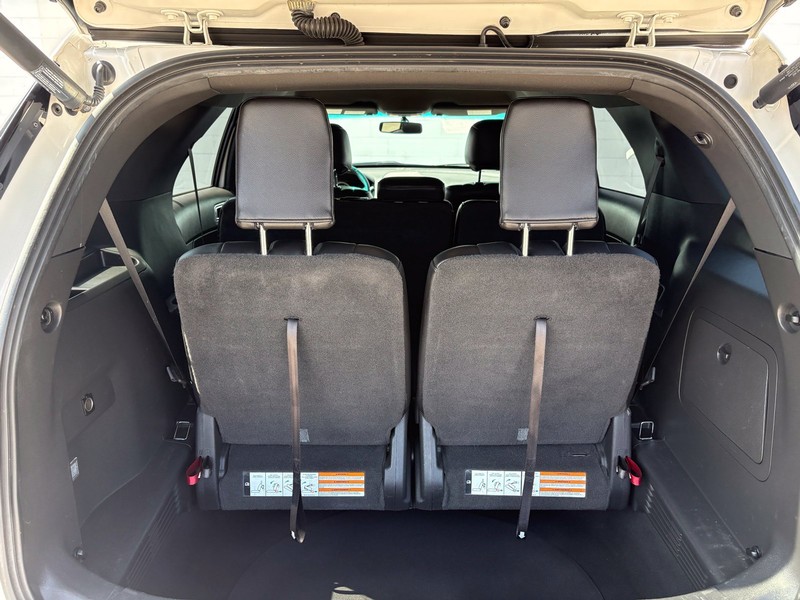 Ford Explorer Vehicle Full-screen Gallery Image 08