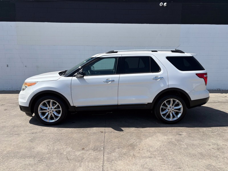 Ford Explorer Vehicle Full-screen Gallery Image 10