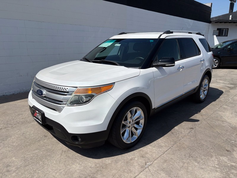 Ford Explorer Vehicle Full-screen Gallery Image 11