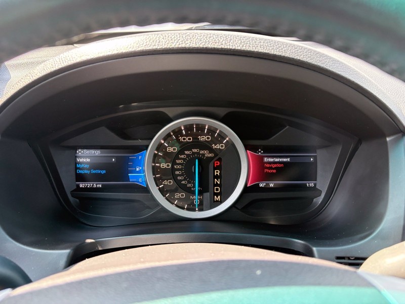 Ford Explorer Vehicle Full-screen Gallery Image 23