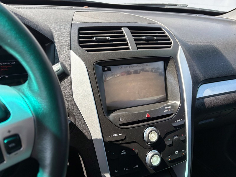 Ford Explorer Vehicle Full-screen Gallery Image 29