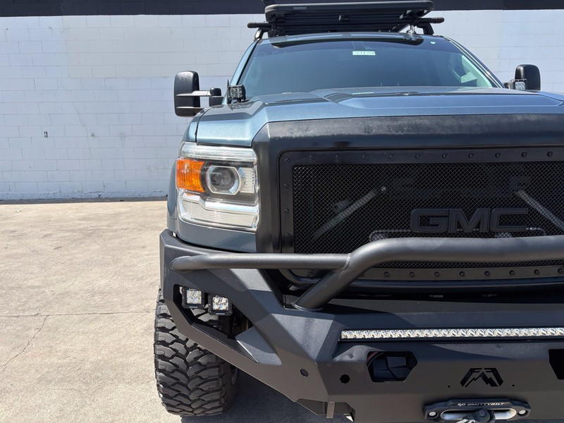 GMC Sierra 2500HD Vehicle Full-screen Gallery Image 03
