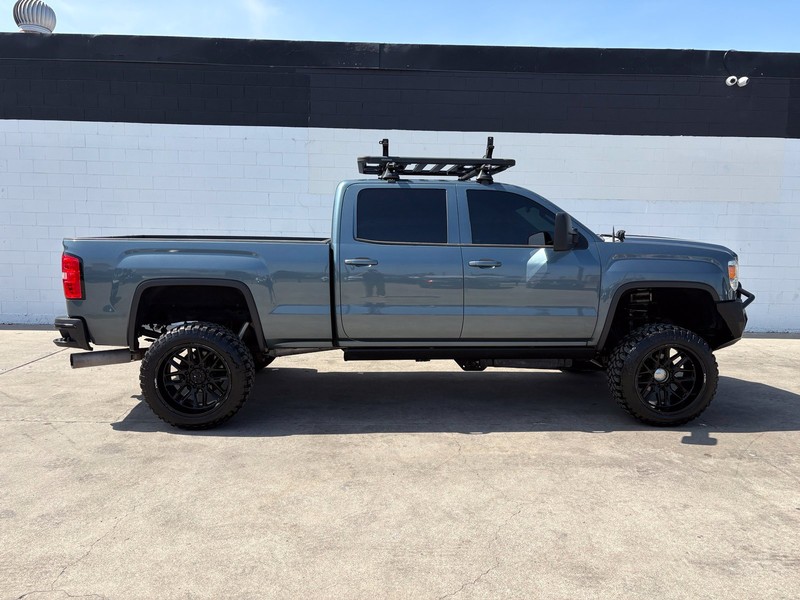 GMC Sierra 2500HD Vehicle Full-screen Gallery Image 04