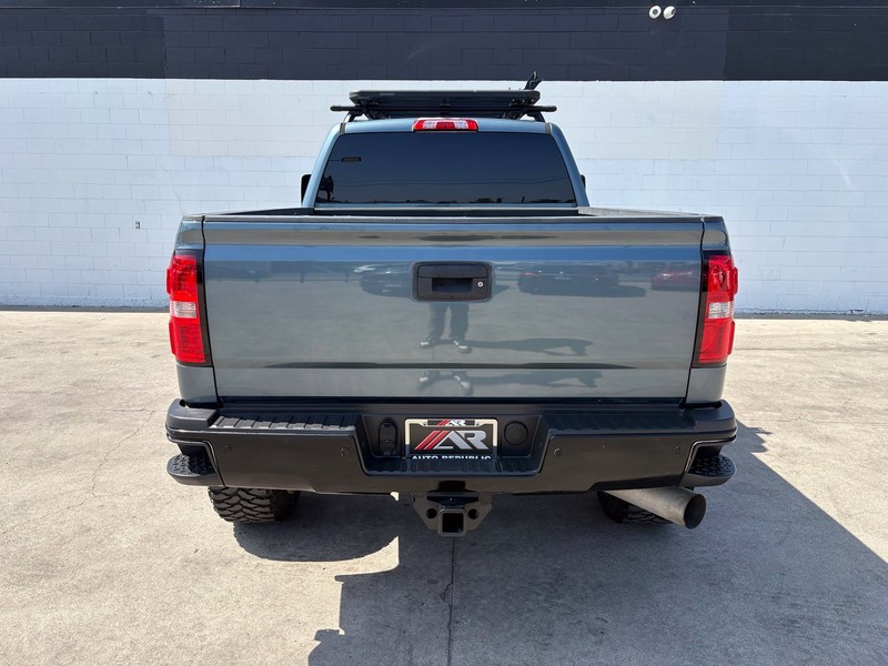 GMC Sierra 2500HD Vehicle Full-screen Gallery Image 06