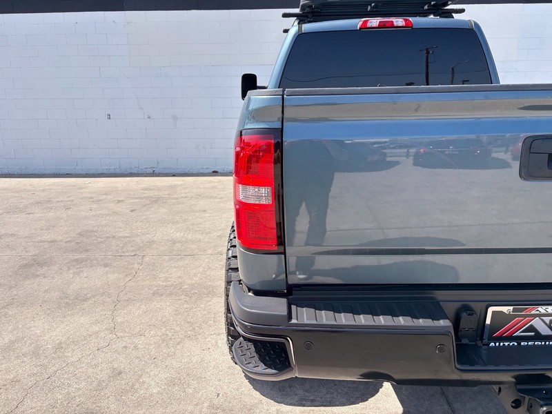 GMC Sierra 2500HD Vehicle Full-screen Gallery Image 07