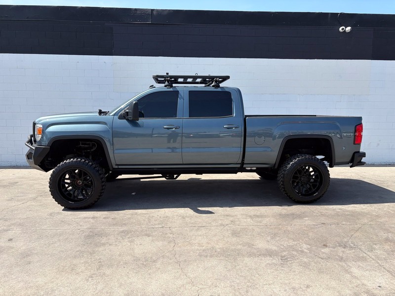 GMC Sierra 2500HD Vehicle Full-screen Gallery Image 12