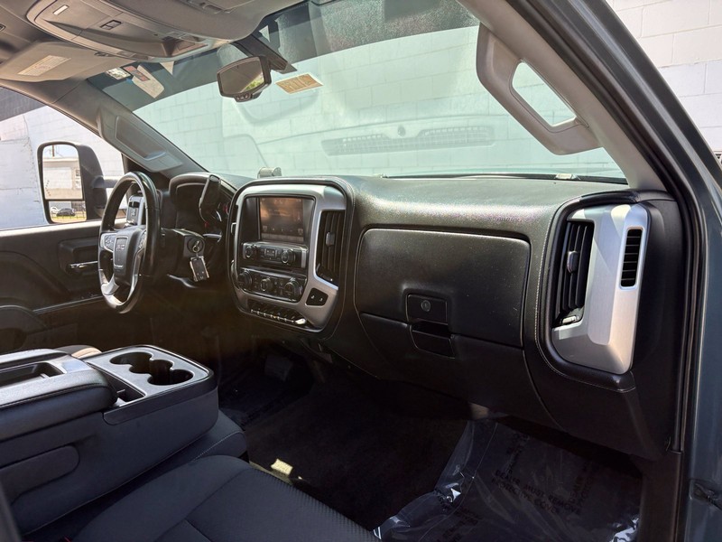 GMC Sierra 2500HD Vehicle Full-screen Gallery Image 20