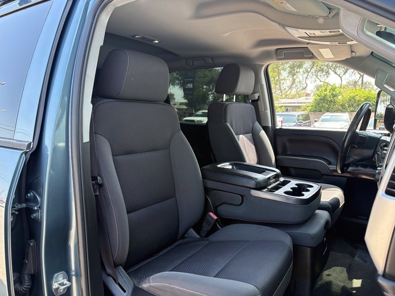 GMC Sierra 2500HD Vehicle Full-screen Gallery Image 21