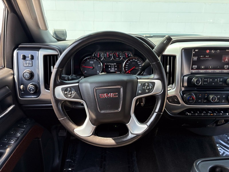 GMC Sierra 2500HD Vehicle Full-screen Gallery Image 25