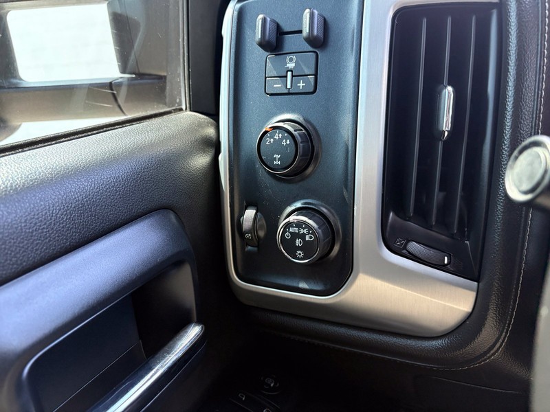 GMC Sierra 2500HD Vehicle Full-screen Gallery Image 31