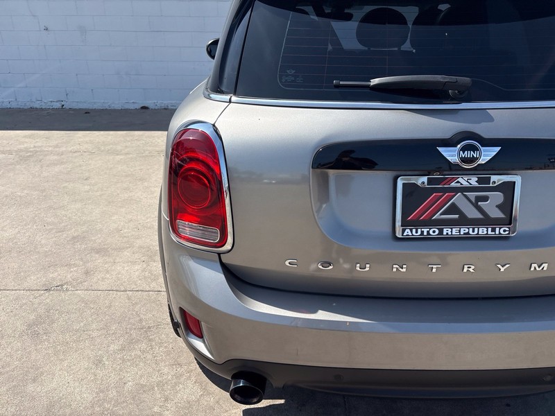MINI Cooper S Countryman Vehicle Full-screen Gallery Image 07