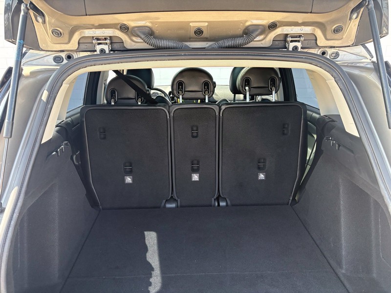 MINI Cooper S Countryman Vehicle Full-screen Gallery Image 08